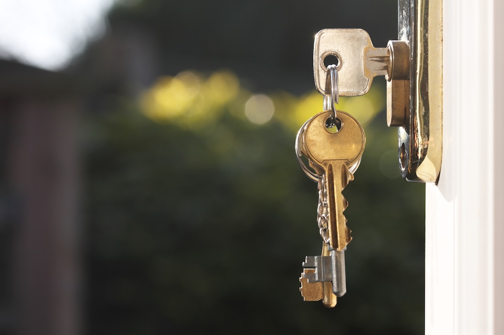 Beyond the Credit Score: How to Secure a Mortgage with Unsatisfied Defaults and CCJs